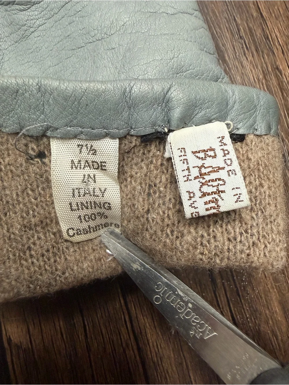 Vintage women’s 7.5 Leather cashmere gloves in Light Gray made in Italy